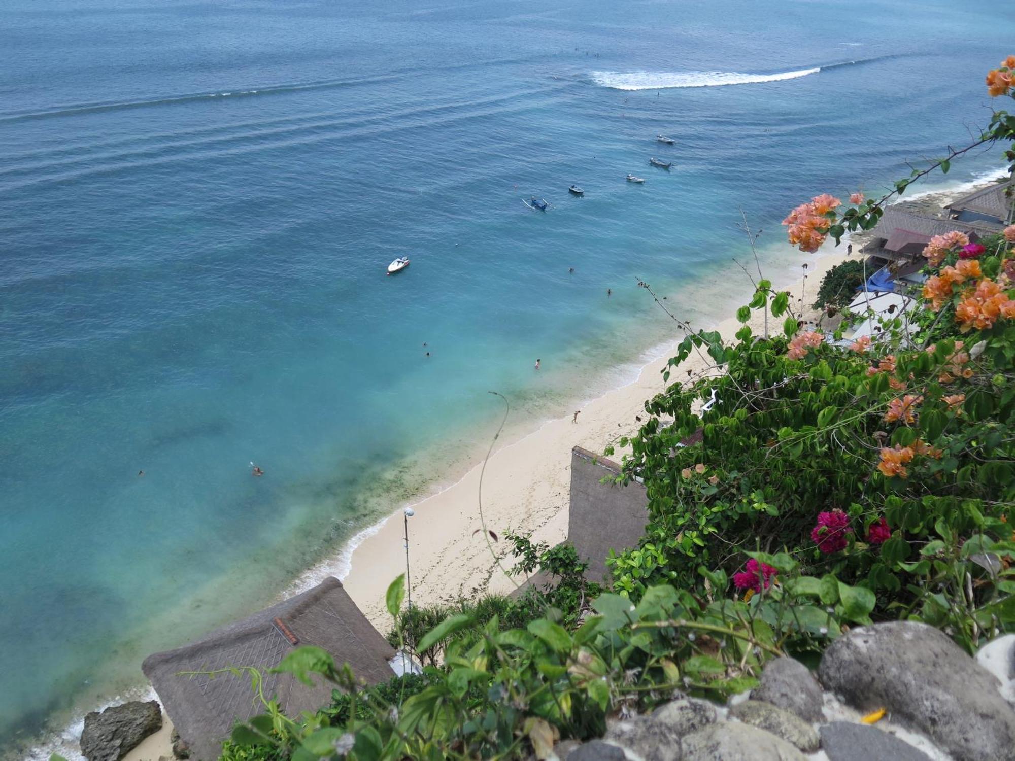 Coral Sands & Coral Sea At Bingin Uluwatu  Luaran gambar